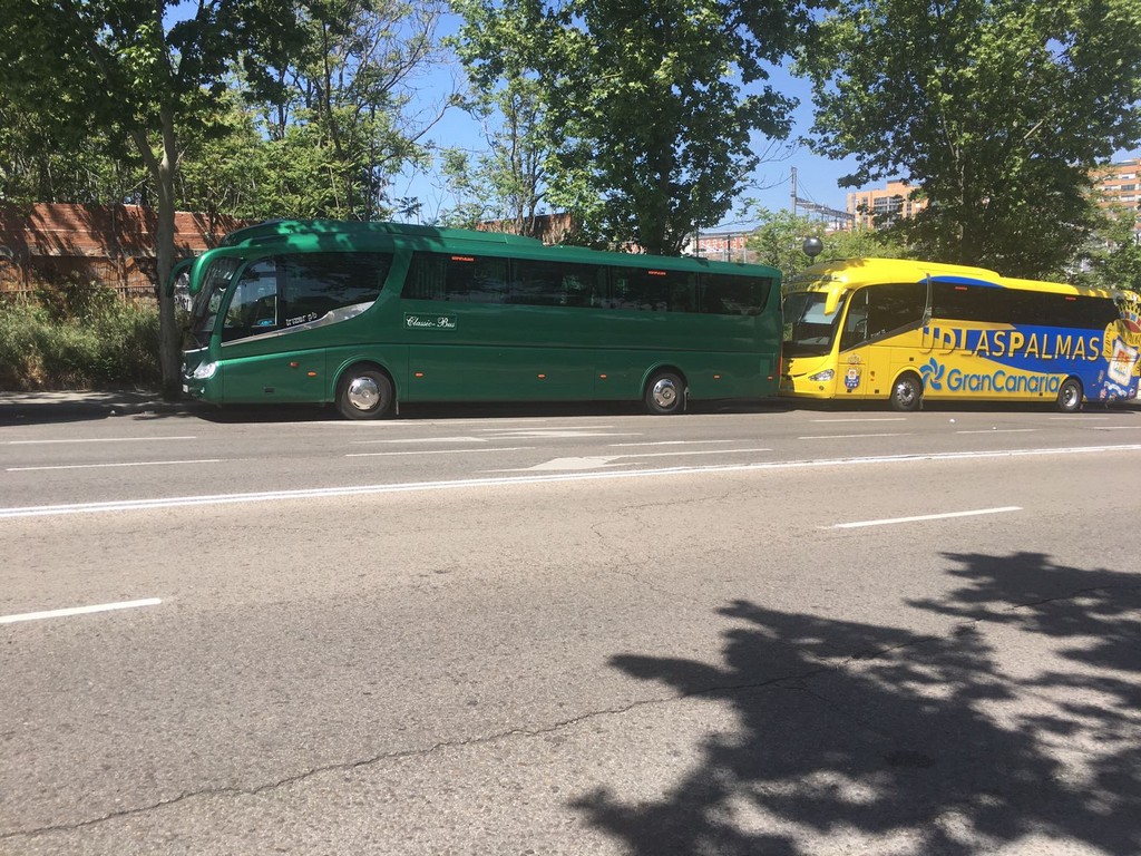 Classic Bus junto bus UD Las Palmas